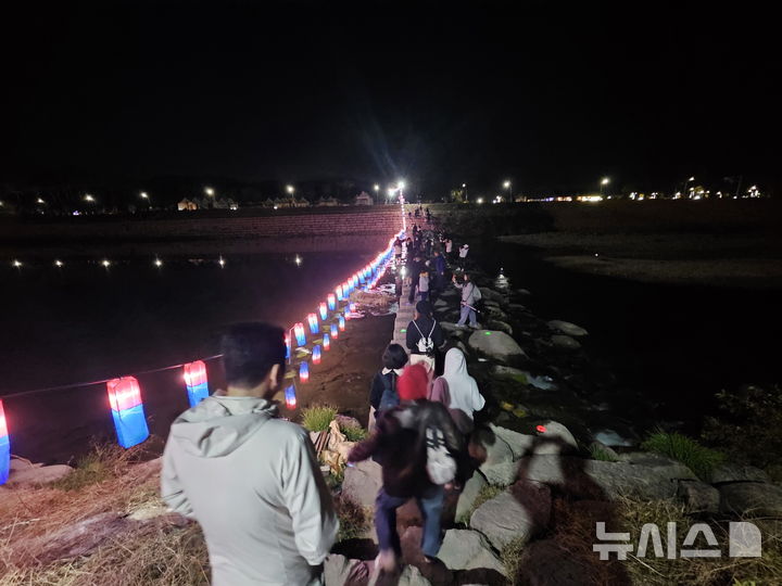 [경주=뉴시스] 경주 문화유산야행 '사랑의 징검다리'. (사진=뉴시스 DB). photo@newsis.com 