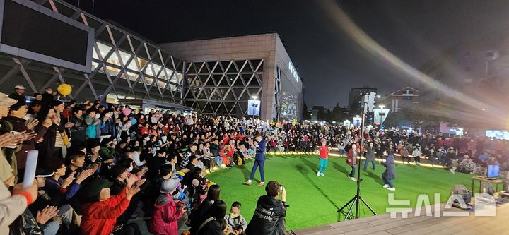 [안양=뉴시스] 지난해 '두루 美 축제' 현장. (사진=안양시 제공). 2024.10.01. photo@newsis.com 