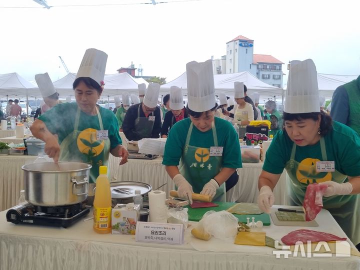 [여주=뉴시스]경기도새마을부녀회의 요리경연대회(사진=경기도새마을회 제공)