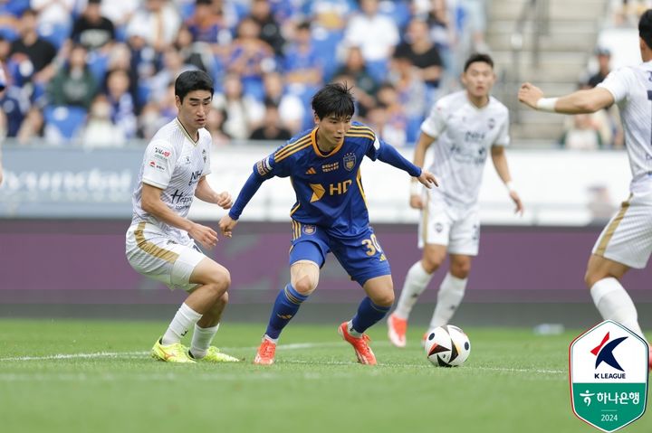 [서울=뉴시스] 프로축구 K리그1 울산 HD와 김천 상무의 맞대결 장면. (사진=한국프로축구연맹 제공) *재판매 및 DB 금지