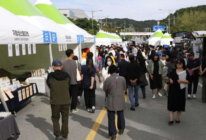 [뉴시스 앵글]'건강 한 보따리' 챙기는 제천 한방박람회