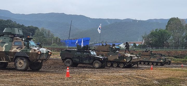 [계룡=뉴시스]육군이 지상군페스티벌에서 신형무기체계를 공개한 후 전술훈련을 시범보이고 있다. 2024. 10. 06 *재판매 및 DB 금지