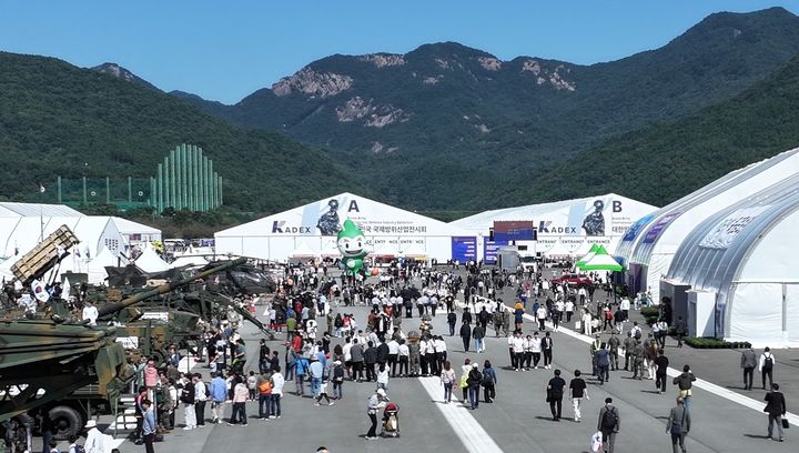 [계룡=뉴시스]계룡군문화축제가 축제기간 동안 단 한 건의 안전사고 없이 진행돼 안전축제를 입증했다. 2024. 10. 07 *재판매 및 DB 금지