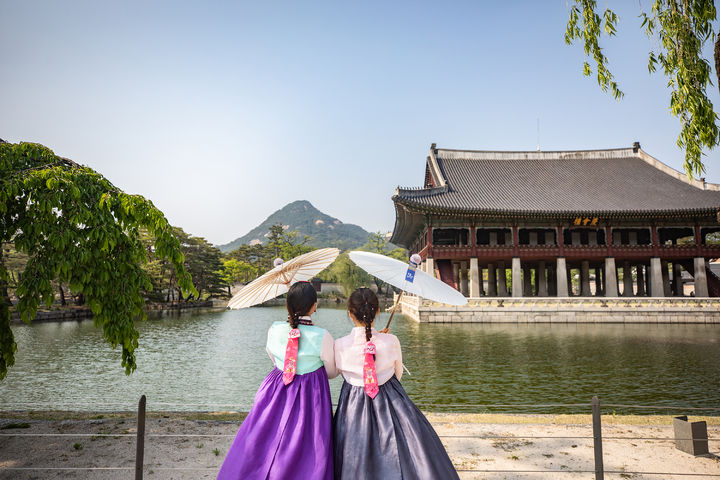 [서울=뉴시스] 가을 궁중문화축전 한복 프로그램 (사진=국가유산진흥원 제공) 2024.10.07. photo@newsis.com *재판매 및 DB 금지