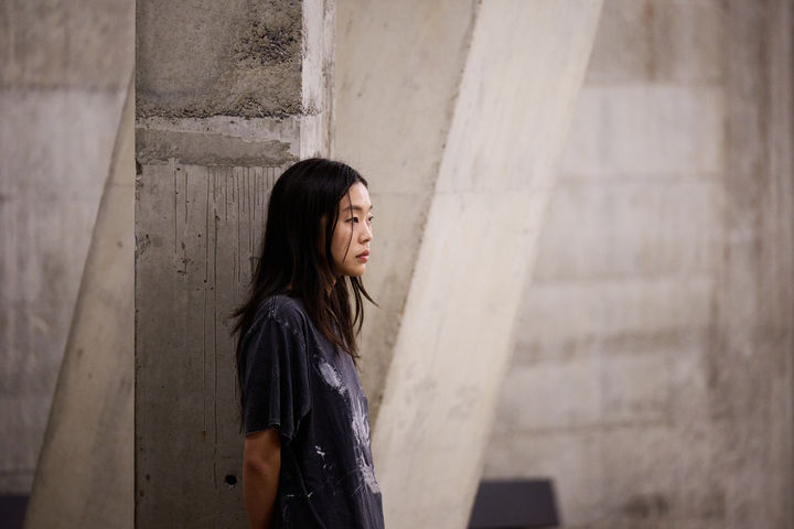 이미래 작가. Hyundai Commission artist Mire Lee at Tate modern, Photo © Tate (Ben Fisher Photography) *재판매 및 DB 금지