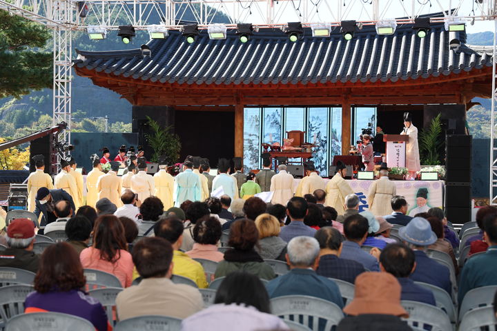 [산청=뉴시스] 산청군 '제47회 남명선비문화축제'. (사진=산청군 제공) 2024.10.11. photo@newsis.com *재판매 및 DB 금지