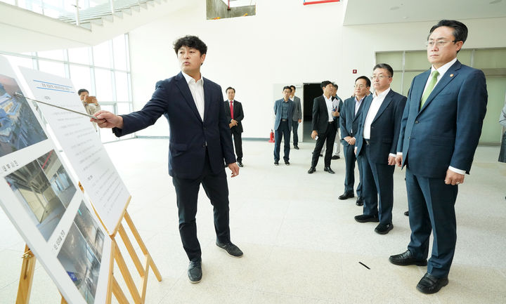 강도형 해수부 장관, 포항영일만 신항 국제여객터미널 점검