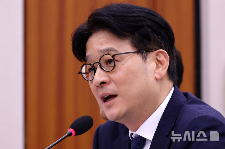 [서울=뉴시스] 조성우 기자 = 이창수 서울중앙지검장이 지난 18일 오후 서울 여의도 국회에서 열린 법제사법위원회의 서울고등검찰청, 서울중앙지방검찰청 등에 대한 국정감사에서 의원 질문에 답변하고 있다. 2024.10.18. xconfind@newsis.com