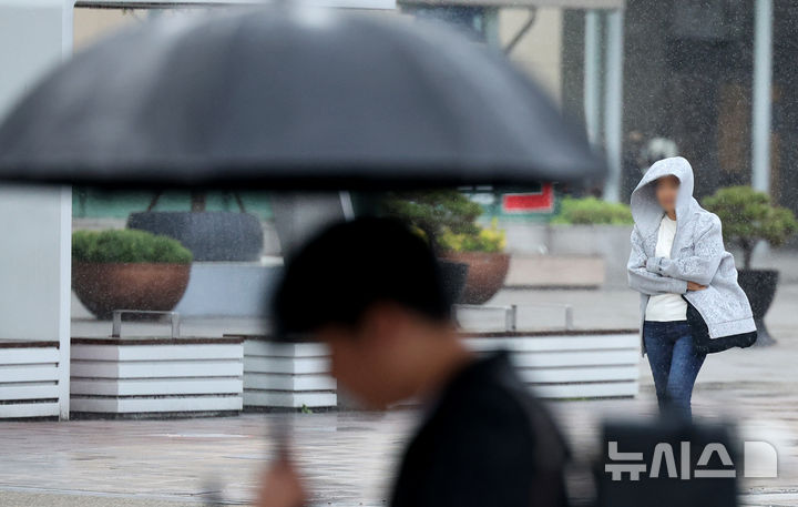 충남권, 오전까지 최대 60㎜ 비…강풍 주의