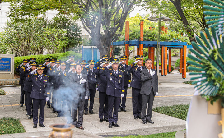 [부산=뉴시스] 부산경찰청은 21일 오전 부산 연제구 부산경찰청 에서 제79주년 경찰의 날 기념식을 개최했다고 밝혔다. (사진=부산경찰청 제공)   *재판매 및 DB 금지