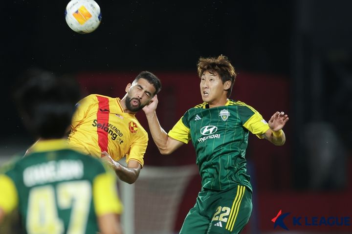 [서울=뉴시스] 프로축구 K리그1 전북 현대의 정우재. (사진=한국프로축구연맹 제공) *재판매 및 DB 금지