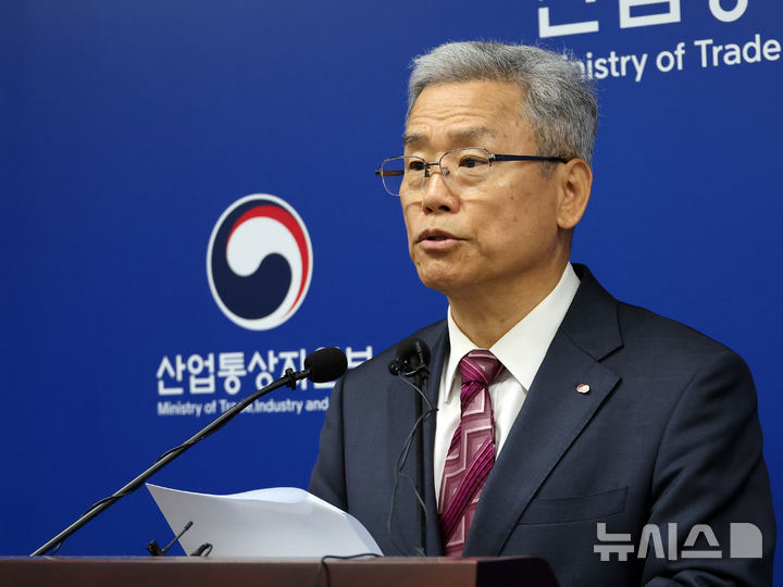 [세종=뉴시스] 강종민 기자 = 김동철 한국전력 사장. 2024.10.23. ppkjm@newsis.com