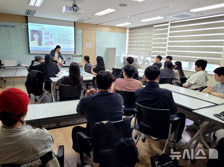 [군포=뉴시스] 한세대학교가 "청년 취업 역량 강화" 프로그램을 운영하는 가운데 지난 23일 첫 강의를 열었다. (사진=한세대 제공). 2024. 10. 24.photo@newsis.com *재판매 및 DB 금지 