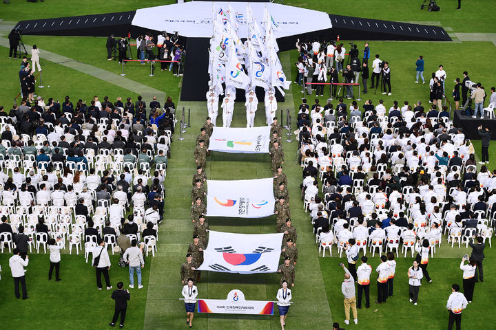 [서울=뉴시스] 제44회 전국장애인체육대회(장애인체전) 개회식이 25일 경남 김해종합운동장에서 열렸다. *재판매 및 DB 금지