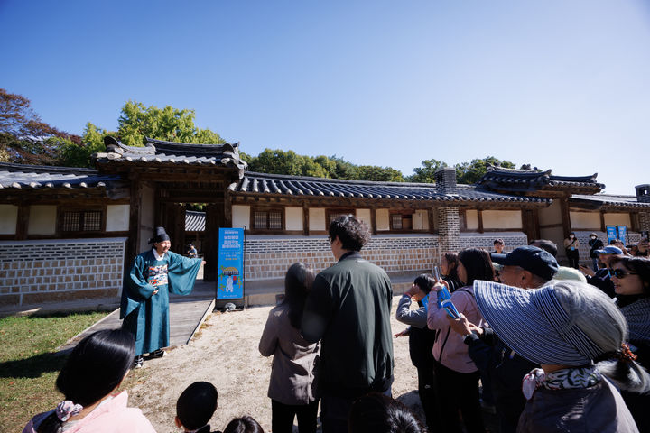 [서울=뉴시스] 2024년 국가유산 조선왕릉축전 '능참봉이 들려주는 왕릉 이야기' (사진=국가유산진흥원 제공) 2024.10.28. photo@newsis.com *재판매 및 DB 금지