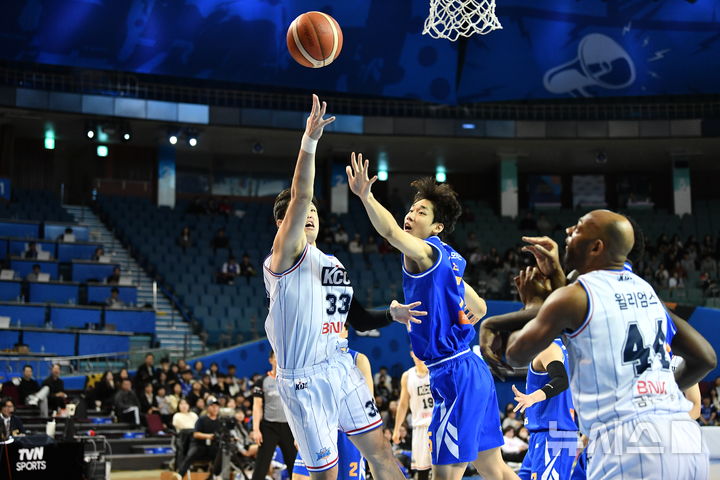 [서울=뉴시스]프로농구 KCC 이승현. (사진=KBL 제공0