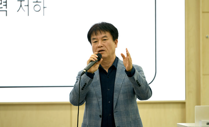 [뉴시스=천안] 유관순학 특강을 하고 있는 지명훈 강사. (사진=백석대학교 제공) 2024.10.30. photo@newsis.com *재판매 및 DB 금지