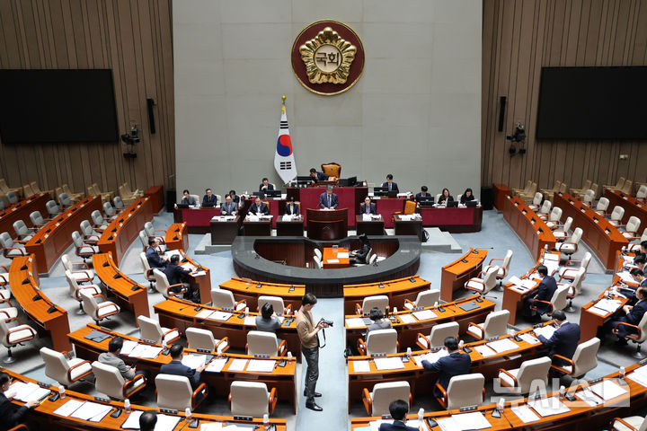 [서울=뉴시스] 권창회 기자 = 박명호 홍익대학교 교수가 31일 오후 서울 여의도 국회에서 열린 예결위 2025년도 예산안 및 기금운용계획안에 대한 공청회에서 발표를 하고 있다. 2024.10.31. kch0523@newsis.com