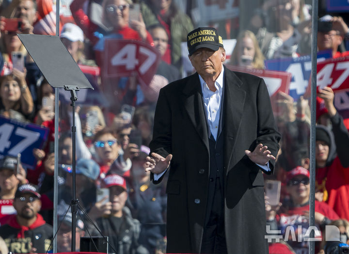 Republican presidential nominee former President Donald Trump speaks during a campaign rally at Albuquerque International Sunport, Thursday, Oct. 31, 2024, in Albuquerque, N.M. (AP Photo/Roberto E. Rosales)