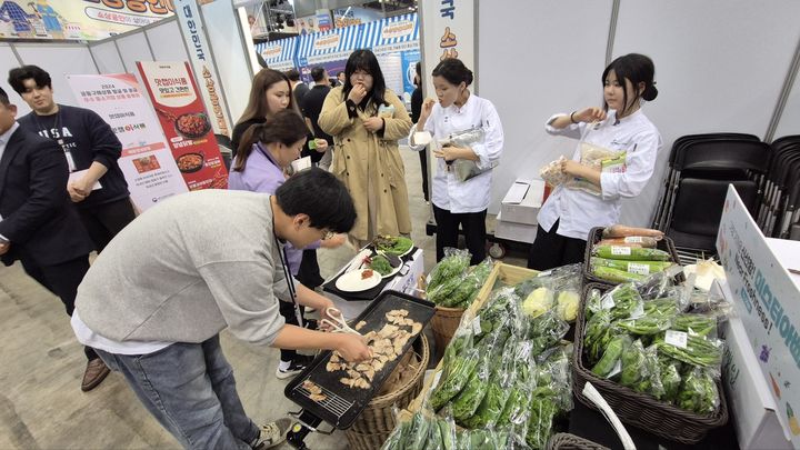 [서울=뉴시스] 2024 제2회 공동구매상품 발굴 및 공급 우수 중소기업 상품 품평회 (사진=한국수퍼마켓협동조합연합회 제공) 2024.11.01. photo@newsis.com *재판매 및 DB 금지