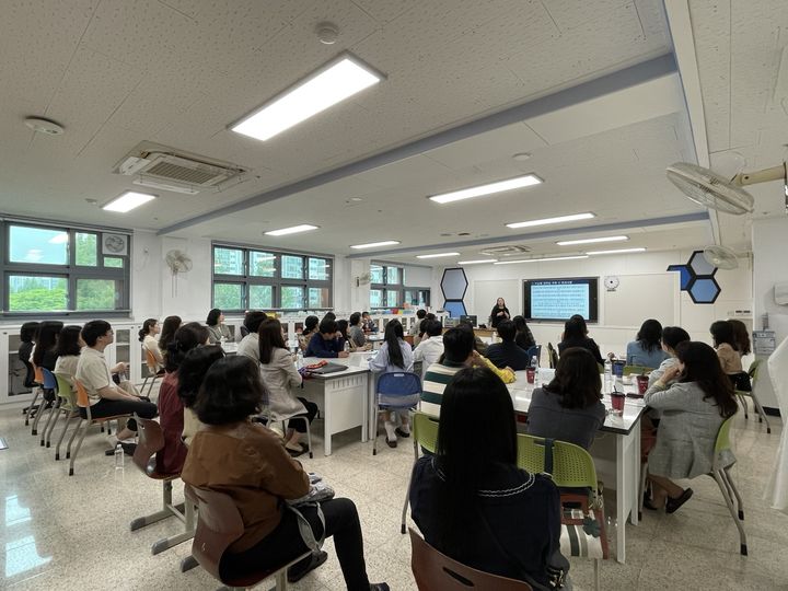 [대전=뉴시스] 교육부의 지능형 과학실 모델학교 최우수학교에 선정된 한밭초등학교 지능형 과학실 공개 모습. (사진=대전시교육청 제공) 2024.11.05. photo@newsis.com  *재판매 및 DB 금지