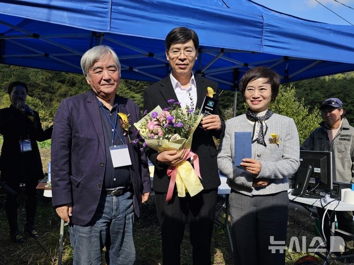 백남경 수필가, 제10회 진등재문학상 수상