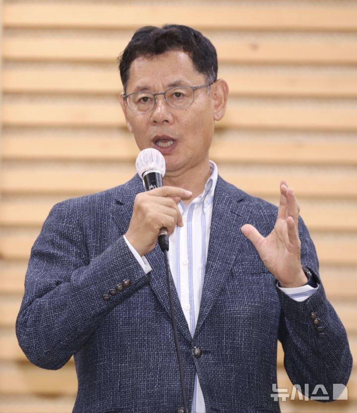 [ìì=ë´ìì¤]  ê°•ì—°í•˜ëŠ” ê¹€ì—°ì² ì ¸ì œëŒ€ êµ ìˆ˜(ì‚¬ì§„ì œê³µ=ê²½ê¸°ì‹œë¯¼í ¬ëŸ¼)