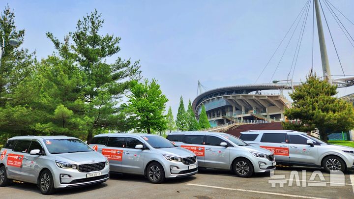 [전주=뉴시스]윤난슬 기자 = 전주시 교통약자 이동 지원 차량 '이지콜' 택시.(사진=전주시설공단 제공)