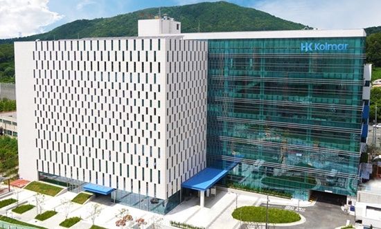 [콜마家 경영권분쟁③] K뷰티 선봉장, 韓중기 고속성장 도왔는데…곳곳서 우려도