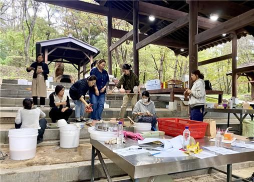 '2024 경기도자비엔날레' 장작가마 번조 행사 현장 (사진=명지대 제공) *재판매 및 DB 금지