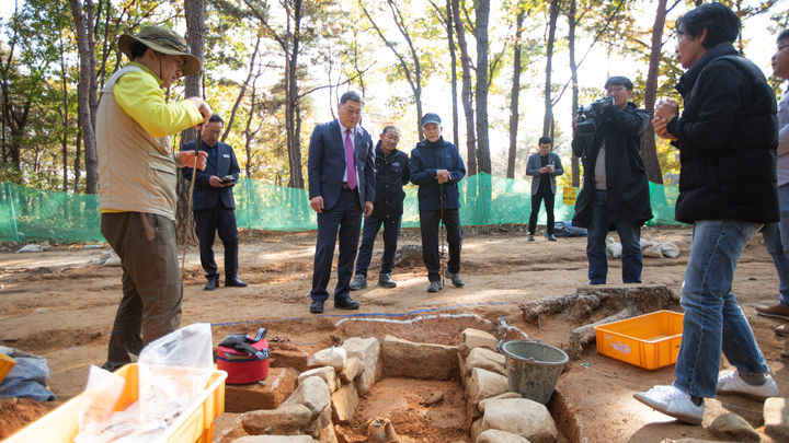 [합천=뉴시스] 세계유산 옥전고분군 발굴조사 현장설명회. (사진=함천군 제공) 2024.11.13. photo@newsis.com *재판매 및 DB 금지