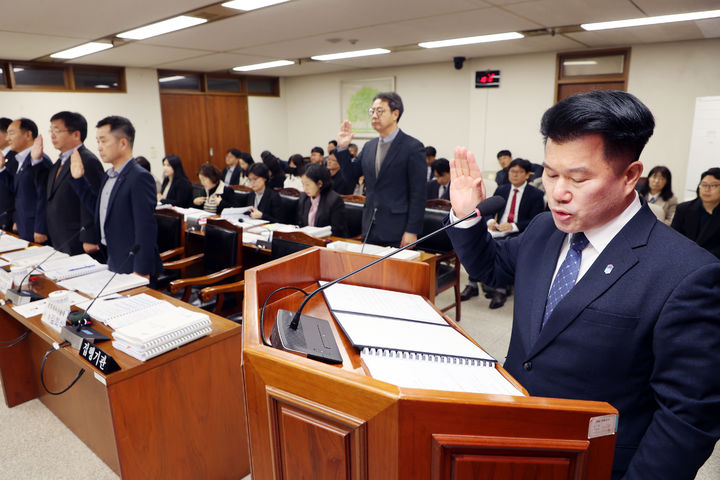 "가뜩이나 좁은데" 충북도청 본관 문화공간 조성 질타