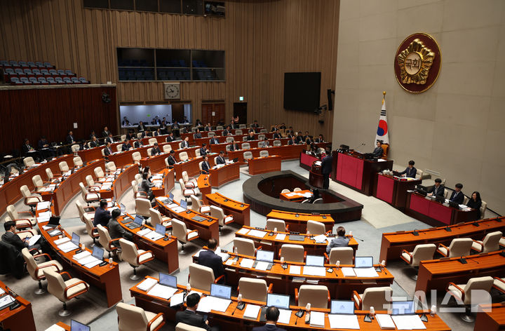 [서울=뉴시스] 고승민 기자 = 박정 국회 예결특위원장이 13일 서울 여의도 국회에서 열린 제418회 국회(정기회) 제11차 예산결산특별위원회 전체회의를 주재하고 있다. 2024.11.13. kkssmm99@newsis.com