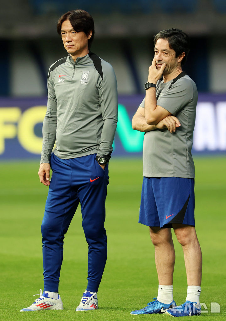 홍명보 얼굴마담 논란 촉발아로소 코치, 황급히 해명