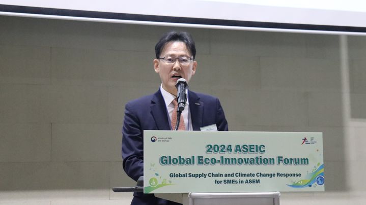 [서울=뉴시스] ASEIC 2024 글로벌 친환경 포럼에서 정광천 이사장(이노비즈협회 회장)이 개회사를 진행하고 있다. (사진=이노비즈협회 제공) 2024.11.14. photo@newsis.com *재판매 및 DB 금지