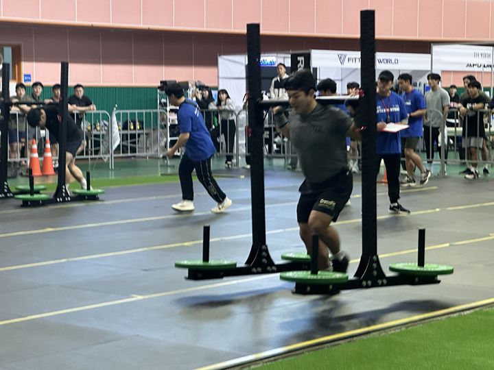 [부여=뉴시스] 김도현 기자 = 16일 오후 충남 부여군 부여국민체육센터에서 열린 배틀크루 본선에서 참가자들이 경기를 펼치고 있다.2024.11.16. kdh1917@newsis.com *재판매 및 DB 금지