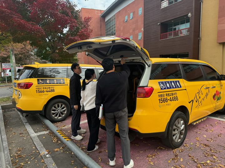 [의령=뉴시스]의령군 교통약자 특별교통수단. 2024.11.16.(사진=의령군 제공) photo@newsis.com *재판매 및 DB 금지