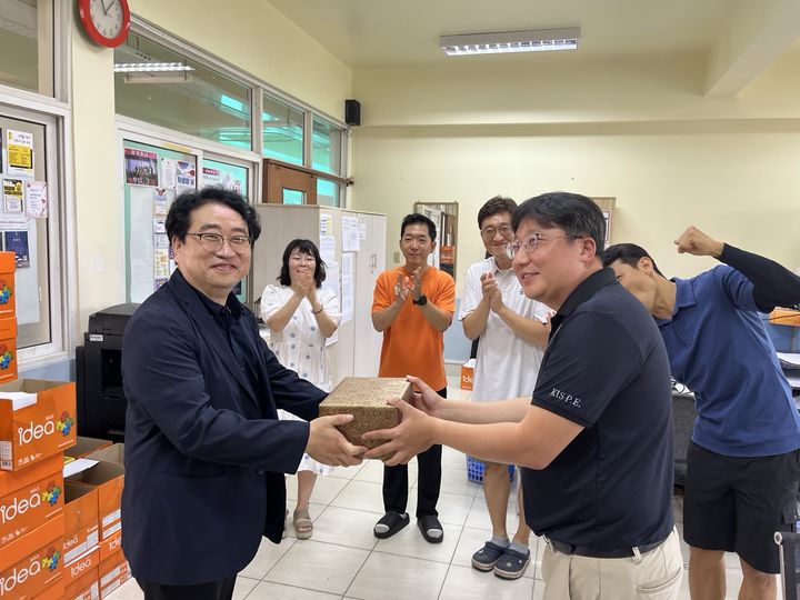 베트남 한국국제학교 물품 기탁. *재판매 및 DB 금지