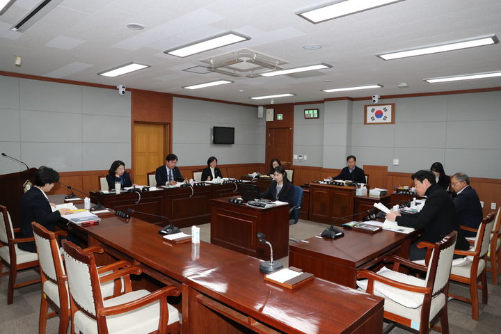 [울산=뉴시스] 울산 남구의회가 19일 남구청 각 부서를 대상으로 하는 올해 행정사무감사에 본격적으로 돌입했다. (사진=울산 남구의회 제공) 2024.11.19. photo@newsis.com *재판매 및 DB 금지