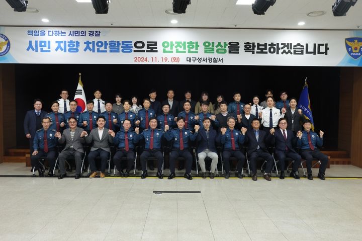 [대구=뉴시스] 이승협 대구경찰청장이 19일 오전 성서경찰서를 찾아 '경찰 핵심 정책과제 간담회'를 개최했다. (사진=대구경찰청 제공) 2024.11.19. photo@newsis.com *재판매 및 DB 금지