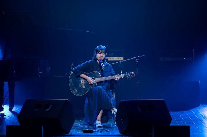 [서울=뉴시스] '제35회 유재하 음악경연대회' 수상자 이지안(수설인)의 본선 경연 모습. (사진 = CJ문화재단 제공) 2024.11.20. photo@newsis.com *재판매 및 DB 금지