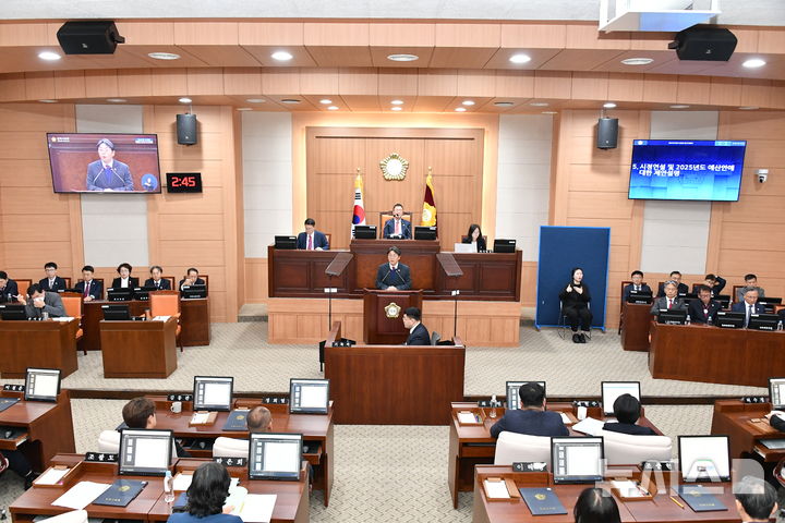 [김해=뉴시스]홍태용 김해시장 내년 시정방향 발표. (사진=김해시 제공). 2024.11.21. photo@newsis.com