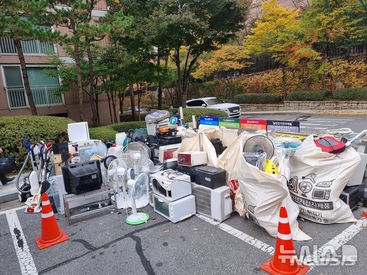 [용인=뉴시스] 폐가전 수거 무상서비스. (사진=용인시 제공) 2024.11.25. photo@newsis.com 