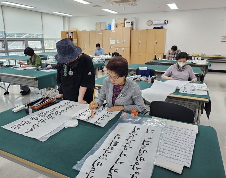 [서울=뉴시스] 한글서예 ((사진=세계서예전북비엔날레 제공) 2024.11.26. photo@newsis.com *재판매 및 DB 금지