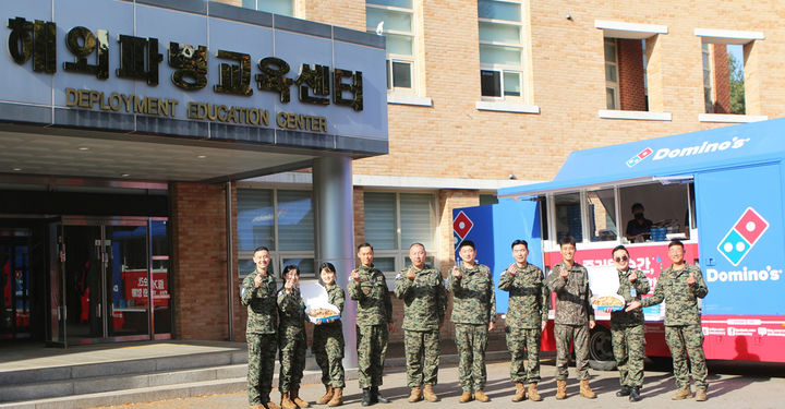 도미노피자, '한빛부대'에 파티카 피자 전달 이미지.(사진=도미노피자 제공) *재판매 및 DB 금지