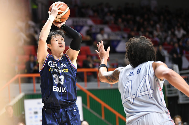 [서울=뉴시스] 프로농구 부산 KCC의 이승현. (사진=KBL 제공) *재판매 및 DB 금지