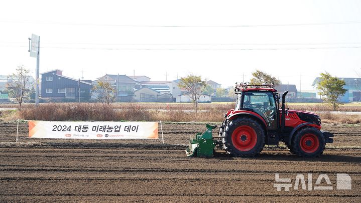 [서울=뉴시스]대동, 비전 센서와 AI영상 기술 적용한 온-디바이스 트랙터 (사진 = 대동 제공)