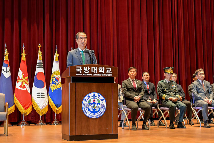 [논산=뉴시스]한덕수 국무총리가 28일 국방대학교 2024년 안보과정 졸업식에서 축사를 하고 있다. (사진=국방대 제공). 2024. 11. 28 photo@newsis.com *재판매 및 DB 금지