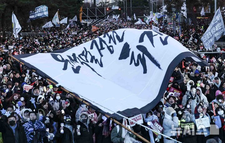 정부 재정기조 건전→확장?…감액 예산에 추경 논의 급물살 탈 듯[탄핵안 가결]