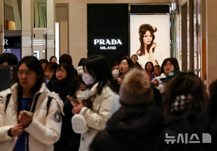 해외 명품 브랜드 대거 추석 선물 마케팅 박차…에르메스·샤넬은 '잠잠'